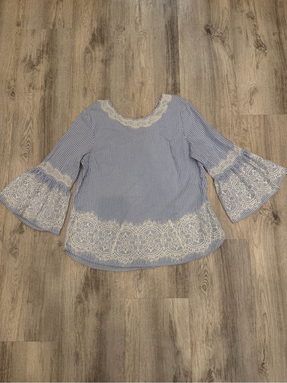 Valerie Stevens Large Blue White Stripe Lace Bell Sleeve Top